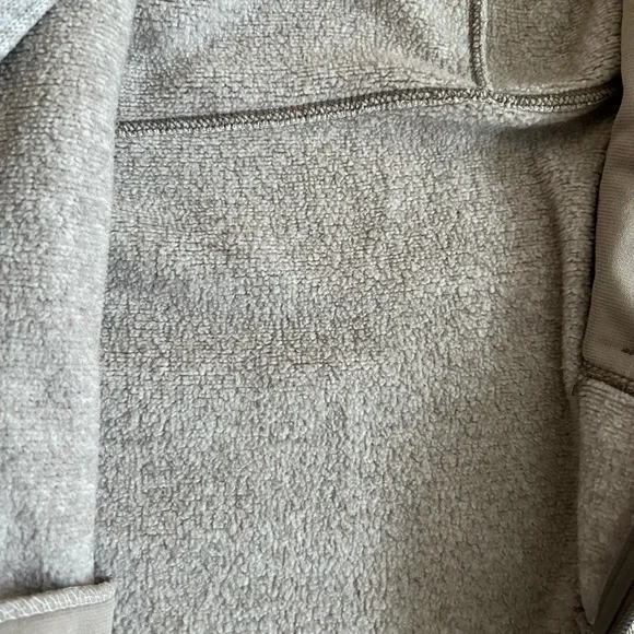 ⭐️ Firm Price ⭐️ Avalanche Like new jacket - Picture 2 of 6